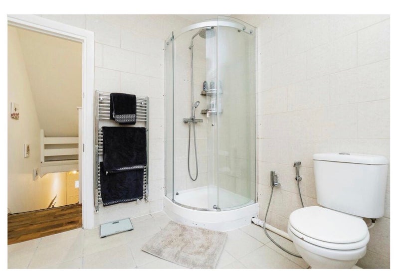 Room Kimberley Avenue in Greater London