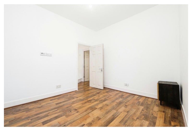 Room Kimberley Avenue in Greater London