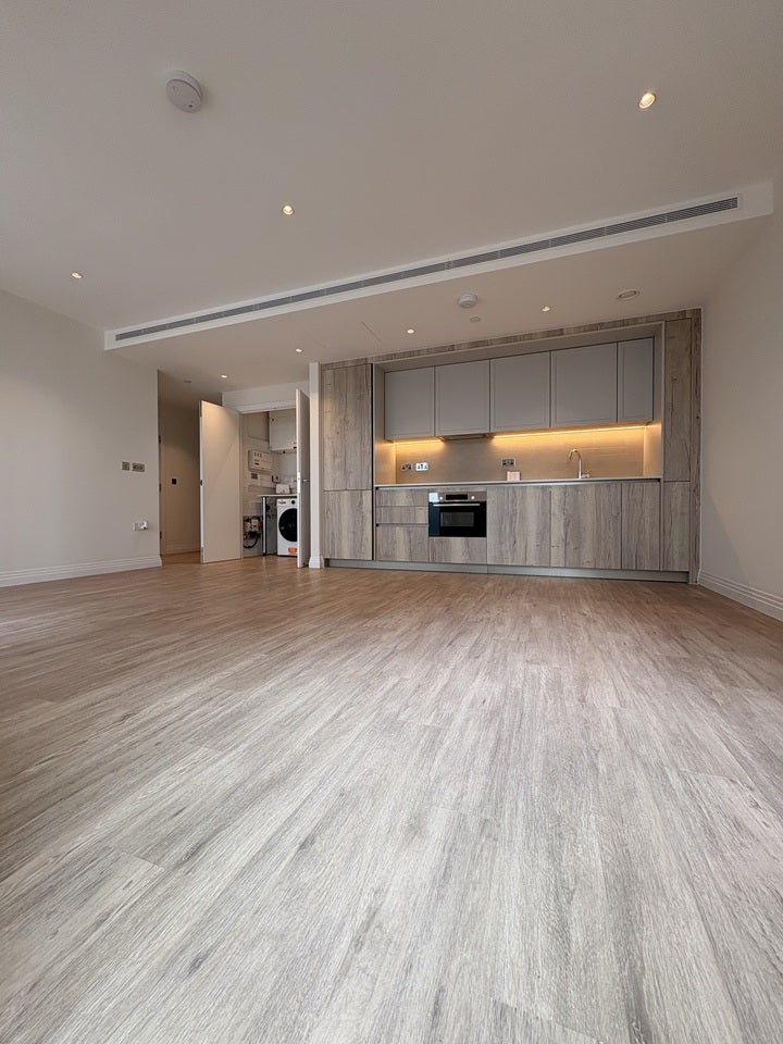 Flat Vauxhall Street in Greater London