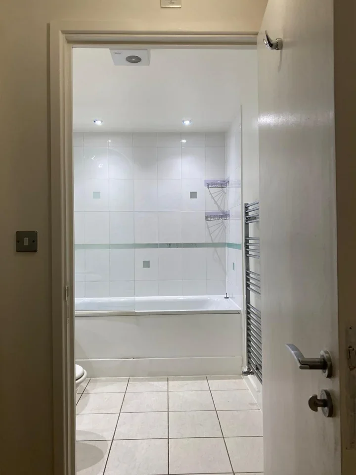 Flat Stainsby Road in Greater London