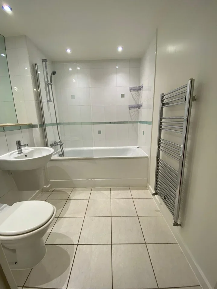 Flat Stainsby Road in Greater London