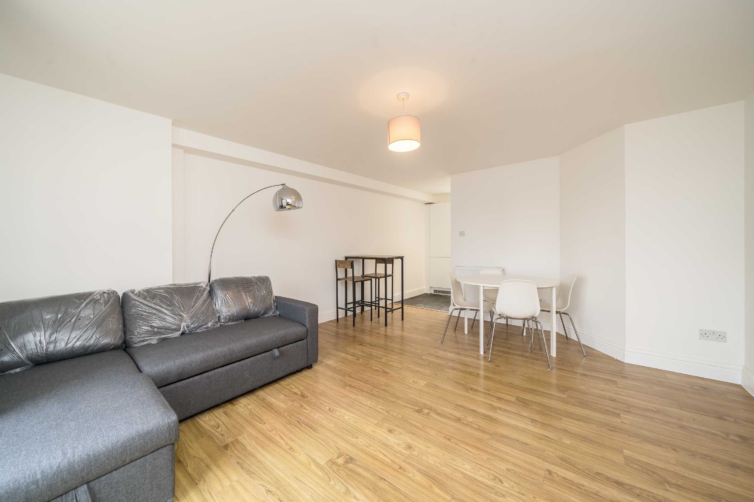 Flat Queenstown Road in Greater London