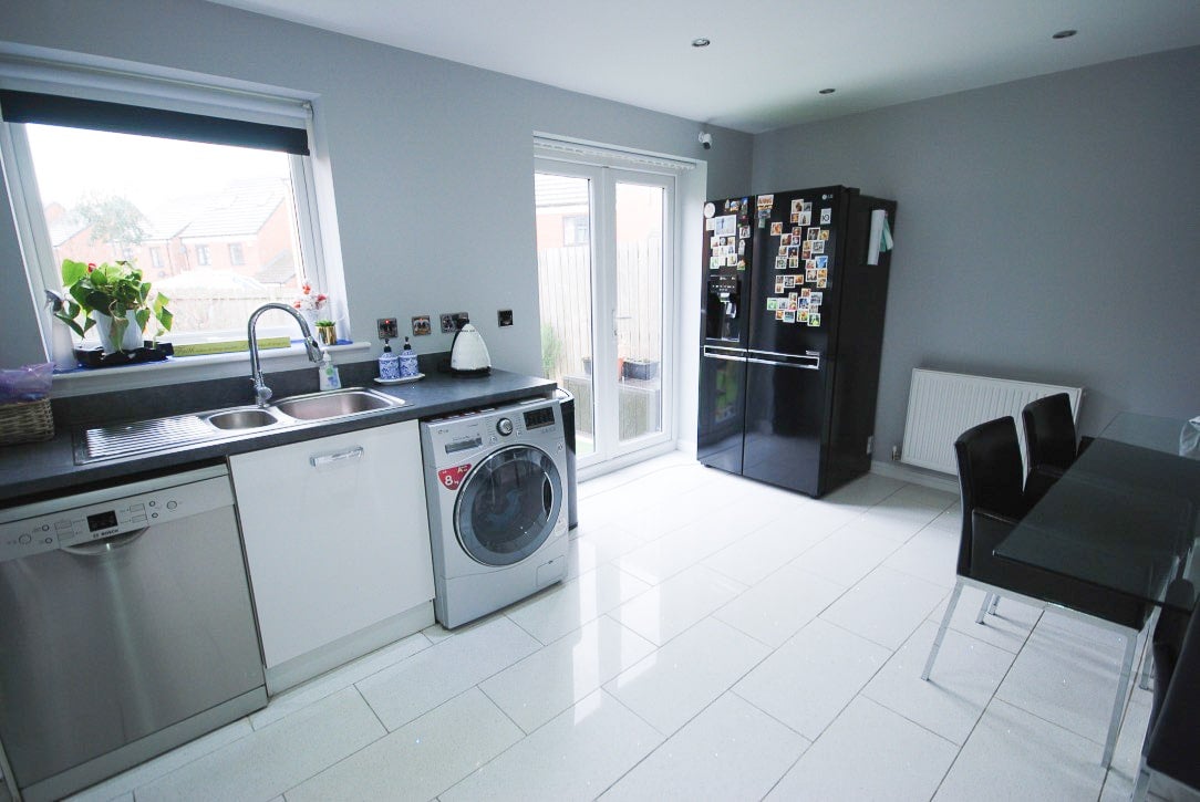 Flat Bowden Close in Newcastle upon Tyne