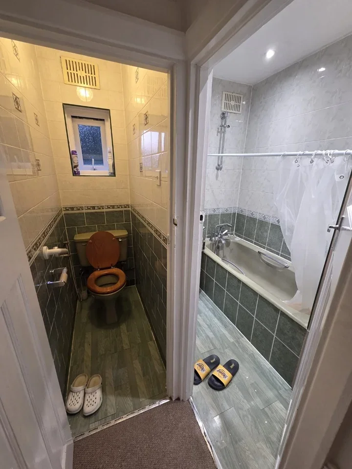 Room Aldborough Road South in Greater London