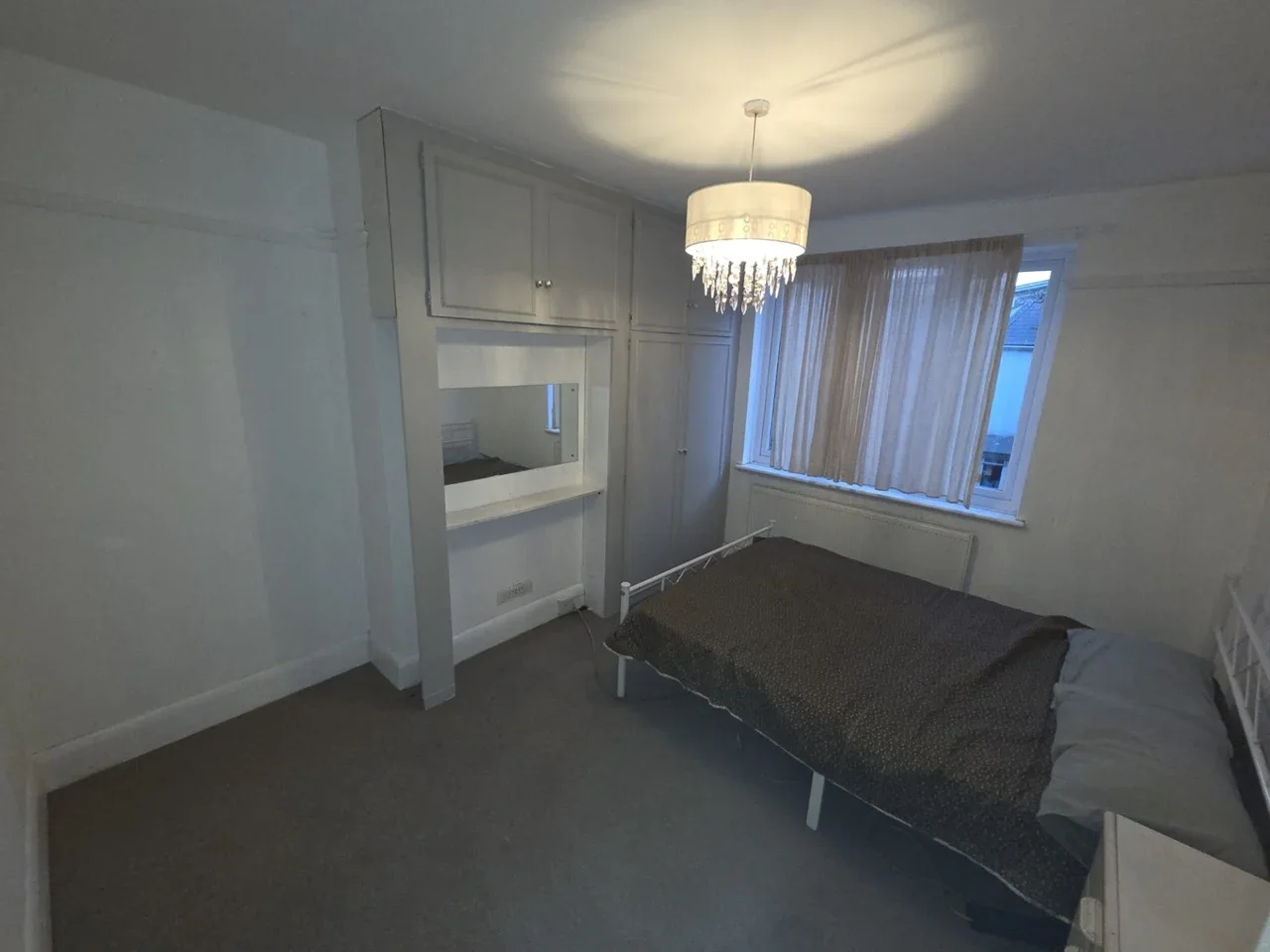 Room Aldborough Road South in Greater London