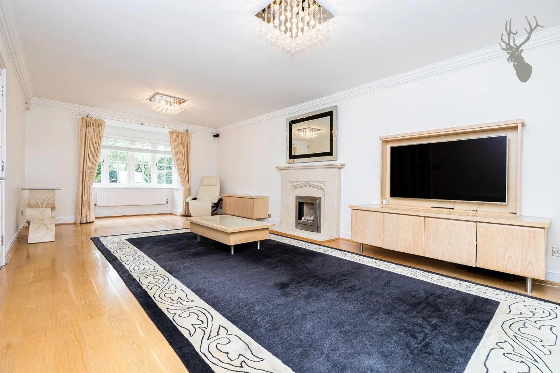 Flat Court Yard in Greater London