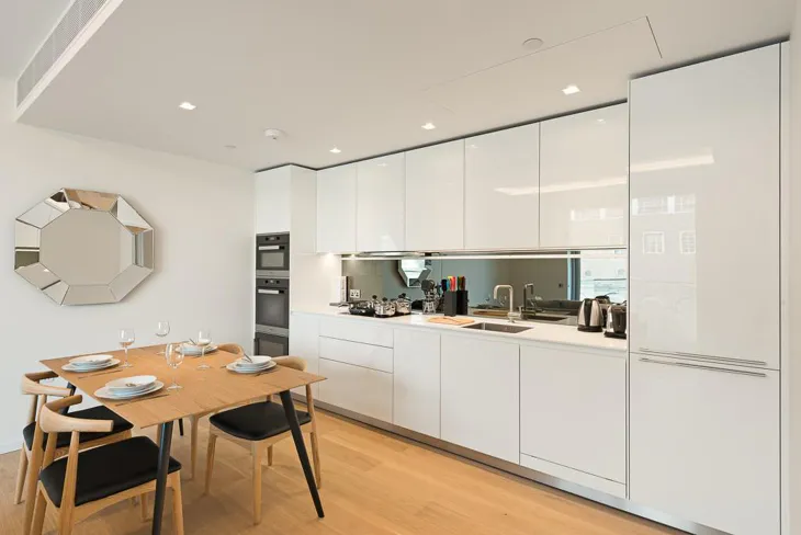 Flat Earl's Court Square in Greater London