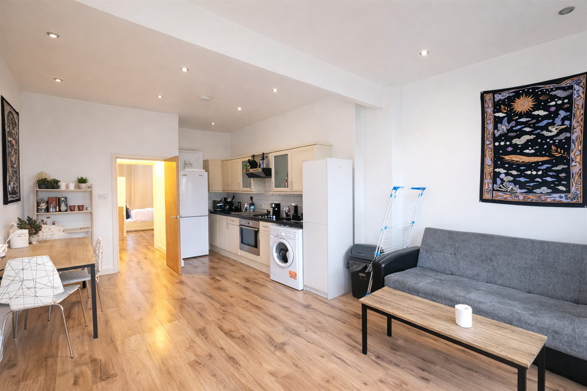 Flat Arthur Road in Greater London