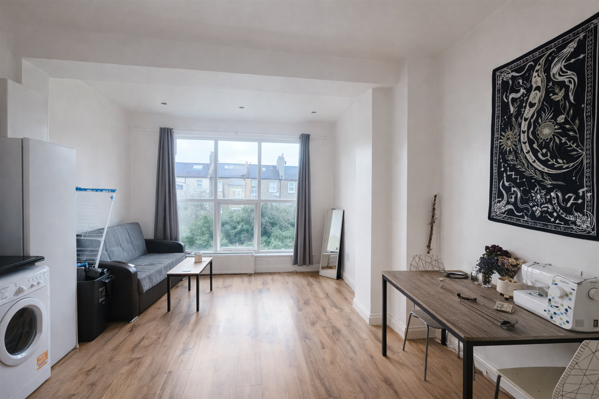 Flat Arthur Road in Greater London