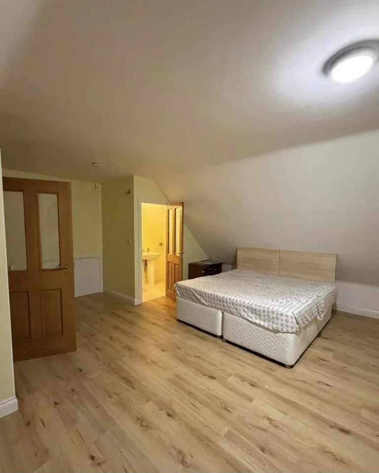 Room Gyllyngdune Gardens in Greater London