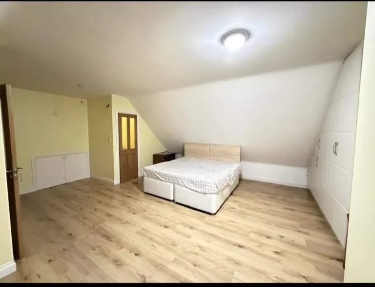 Room Gyllyngdune Gardens in Greater London