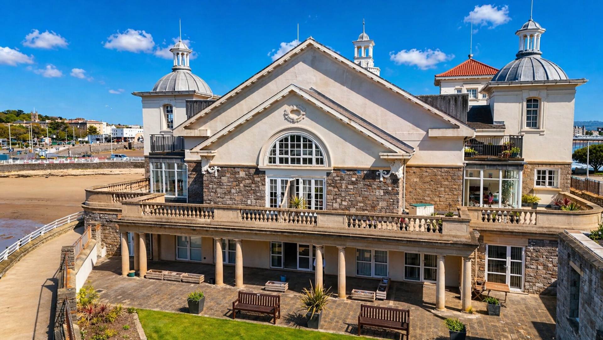 Flat Manilla Crescent in Weston-super-Mare
