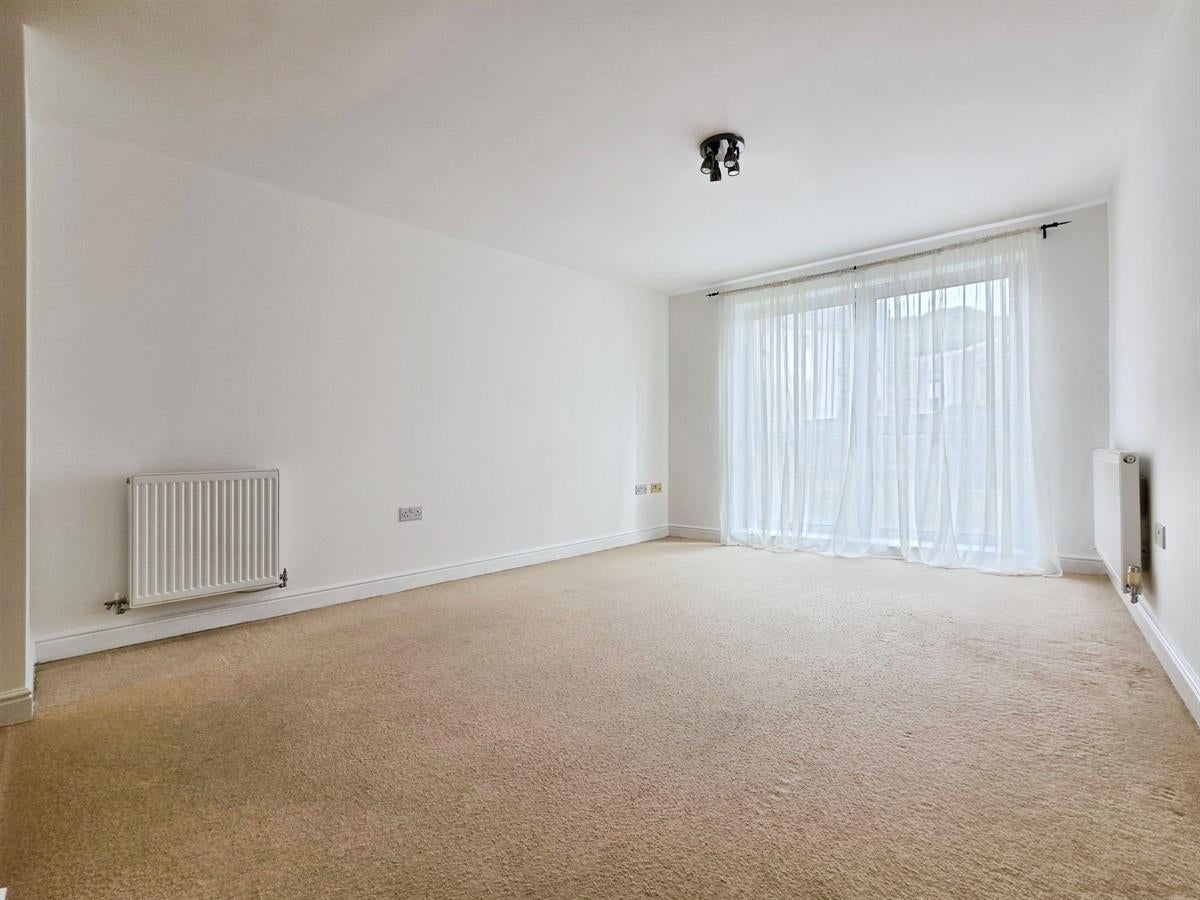 Flat Rectory Road in Rushmoor