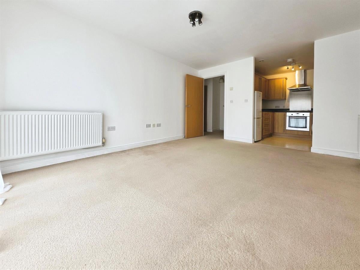 Flat Rectory Road in Rushmoor