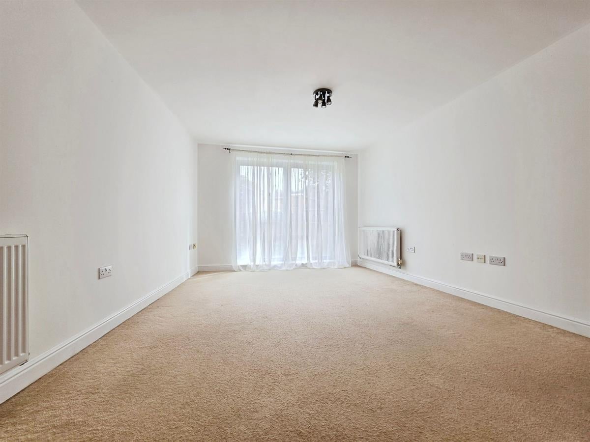 Flat Rectory Road in Rushmoor
