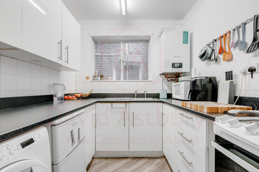 Flat Hemstal Road in Greater London