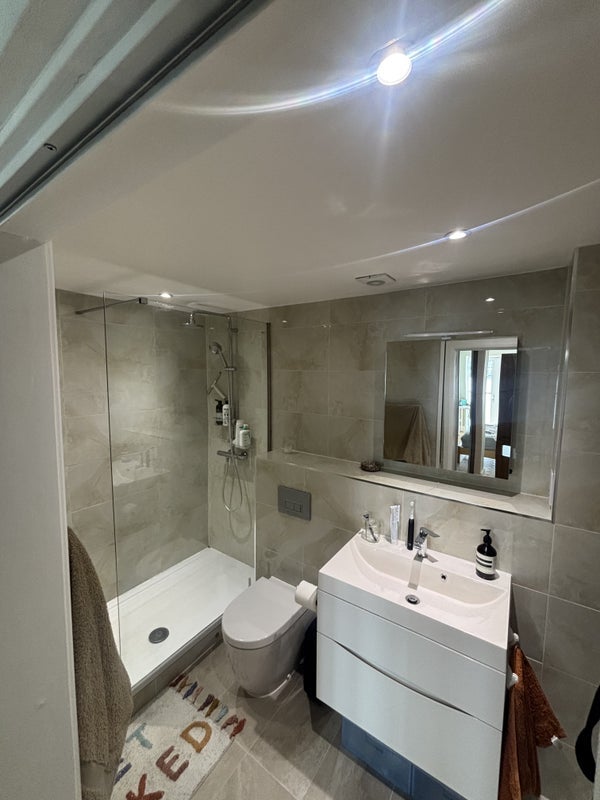 Room St. Davids Square in Greater London