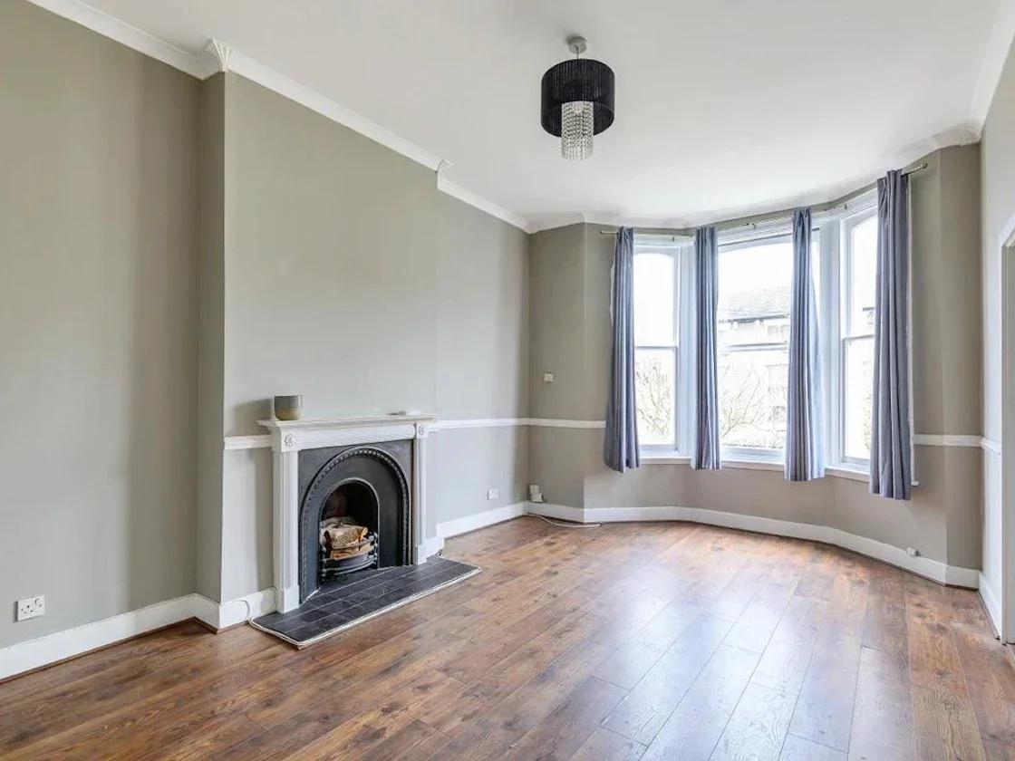 Flat Endlesham Road in Greater London