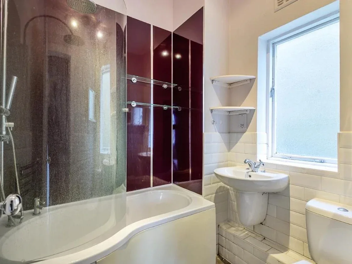 Flat Endlesham Road in Greater London