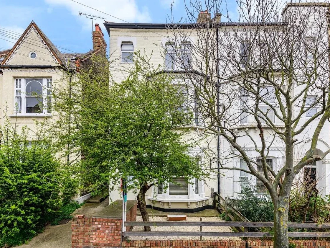 Flat Endlesham Road in Greater London