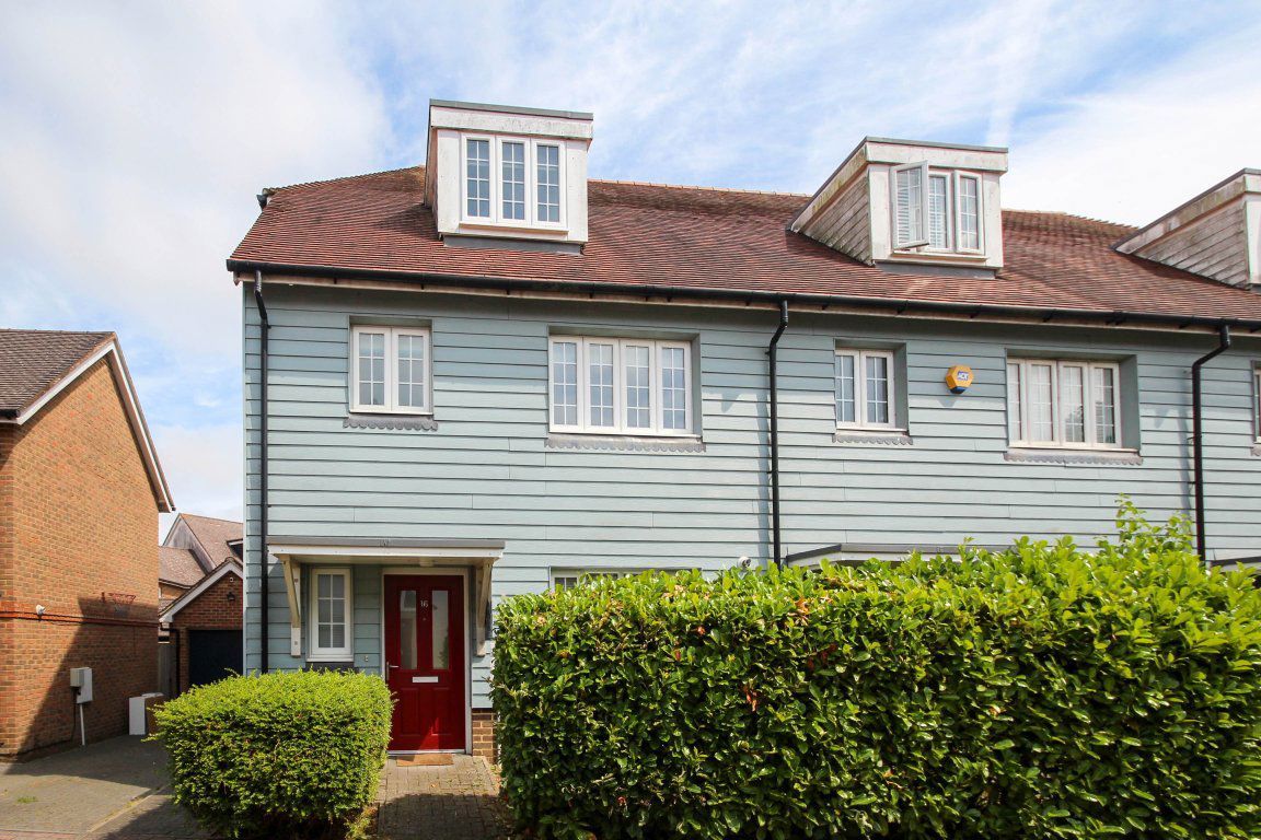House Lancaster Drive in Folkestone and Hythe District