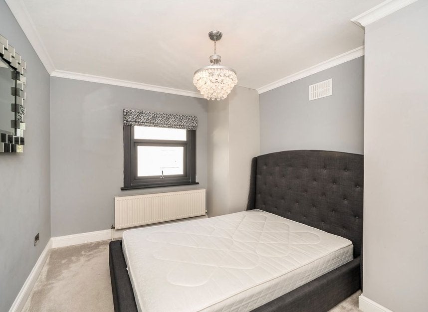 Flat Prothero Road in Greater London