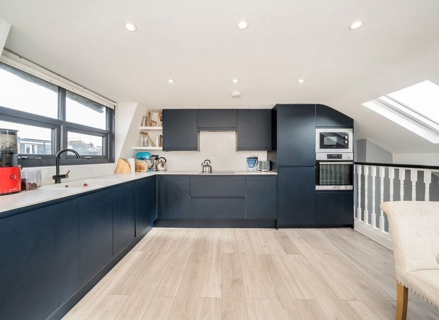 Flat Prothero Road in Greater London