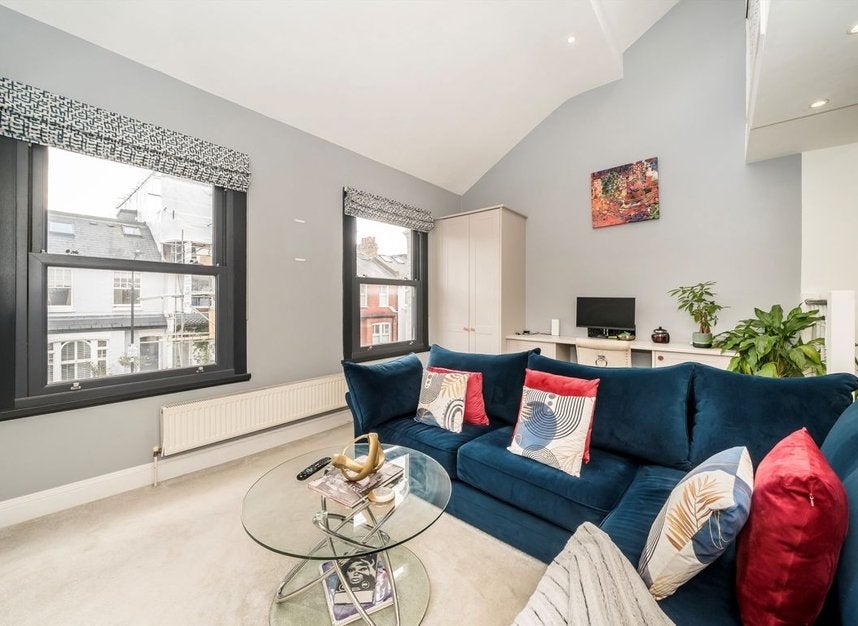 Flat Prothero Road in Greater London
