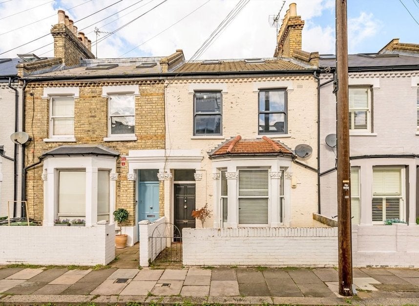 Flat Prothero Road in Greater London
