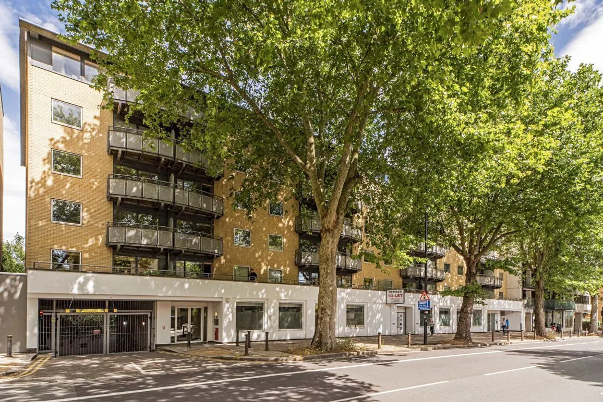 House Chiswick High Road in Greater London