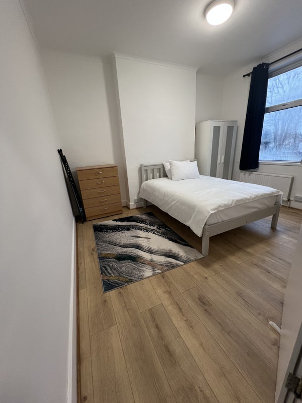 Room Willoughby Road in Greater London