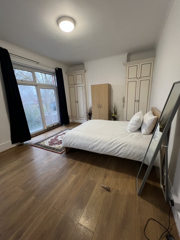 Room Willoughby Road in Greater London