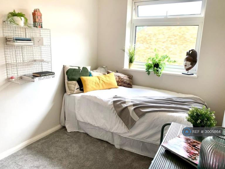 Room Railway Place in East Hertfordshire