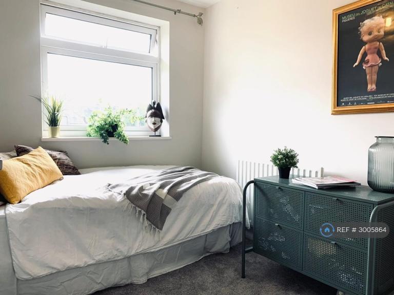 Room Railway Place in East Hertfordshire
