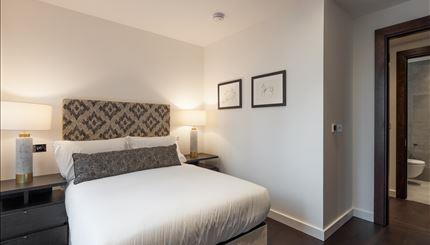 Flat Tideway Walk in Greater London