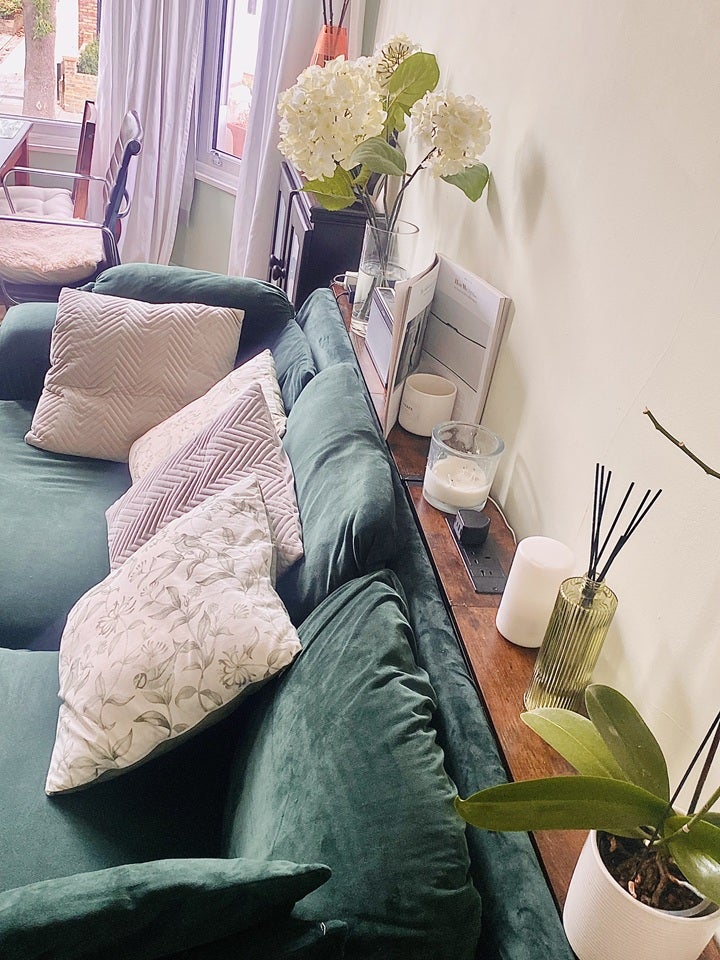 Room Harvist Road in Greater London