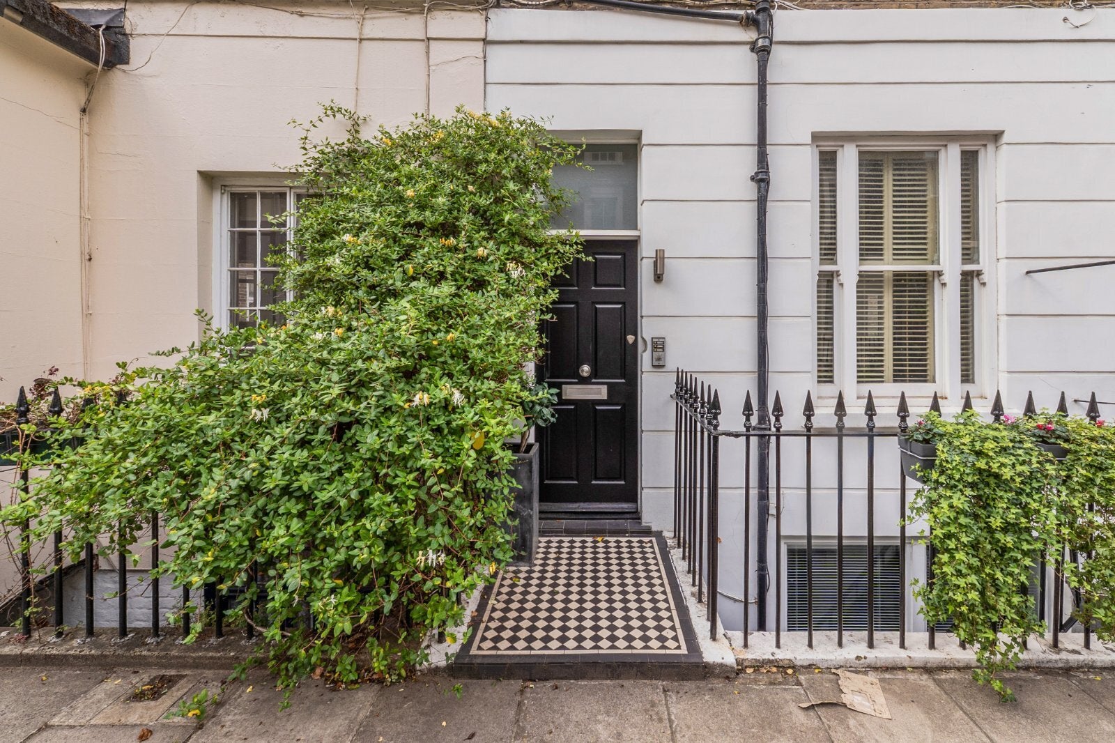 Flat Clarendon Street in City of Westminster
