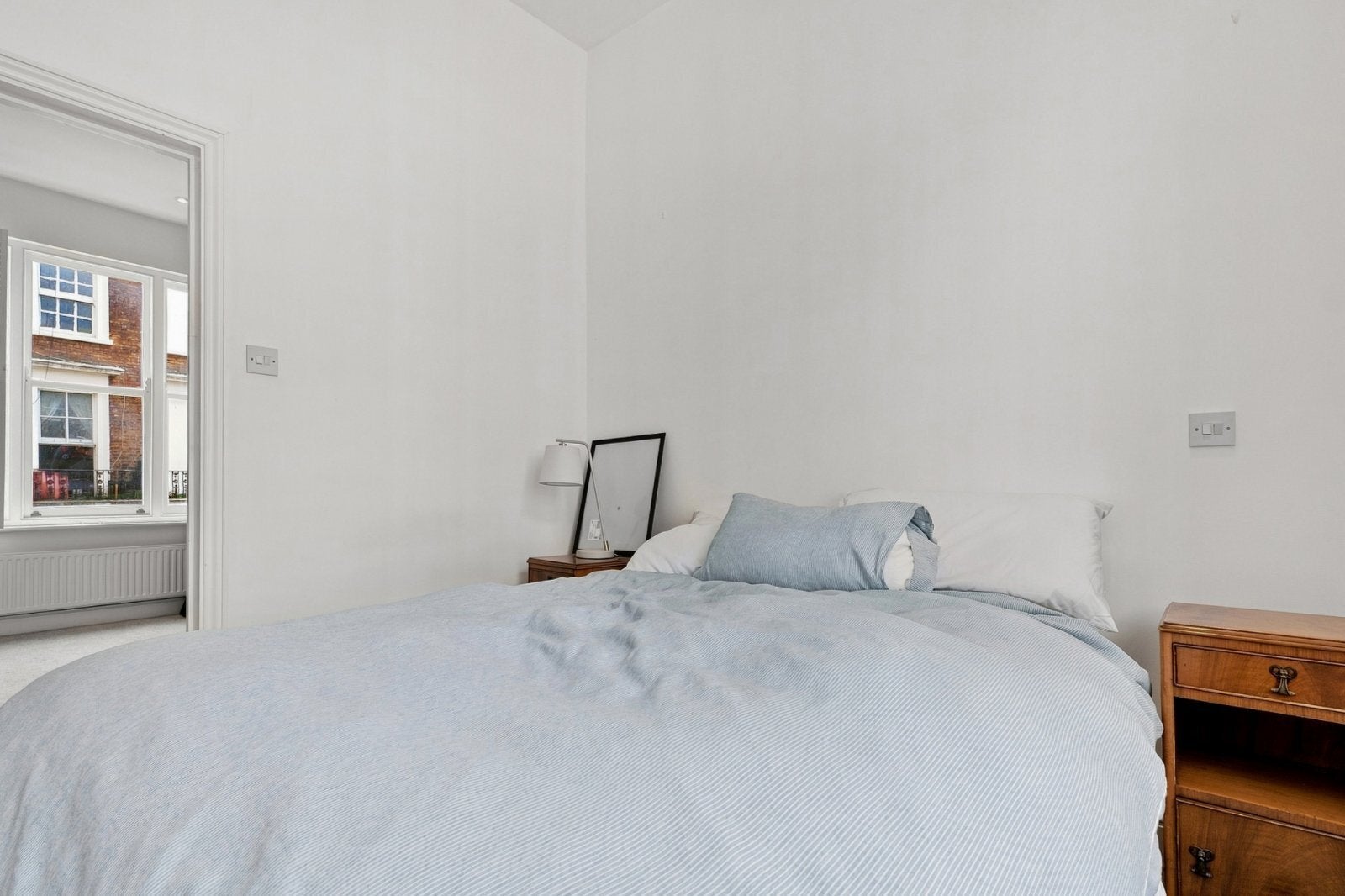 Flat Clarendon Street in City of Westminster