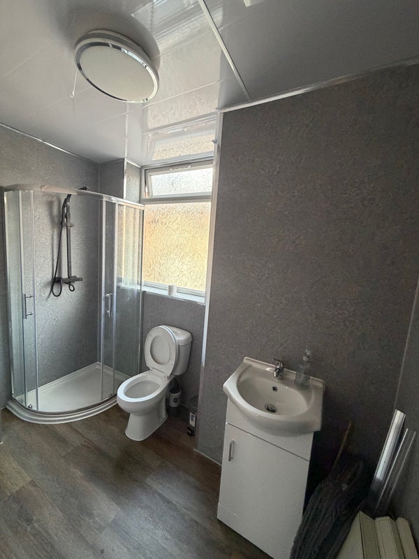 Room Cardigan Street in Salford