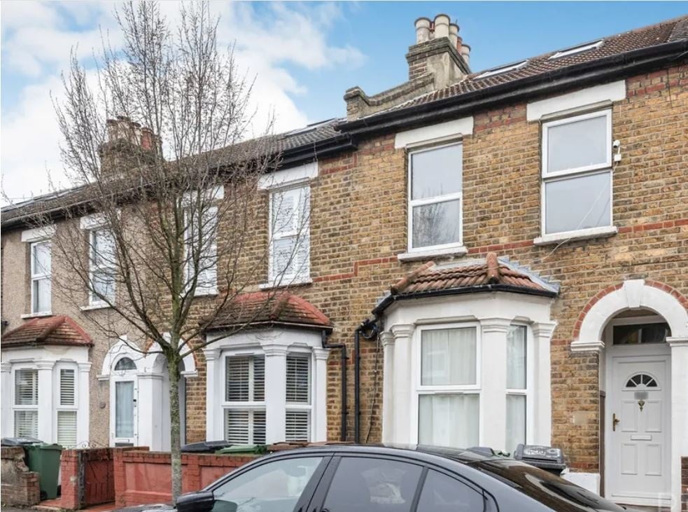 House Goldsmith Road in Greater London