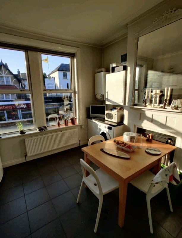 Room Mitcham Lane in Greater London