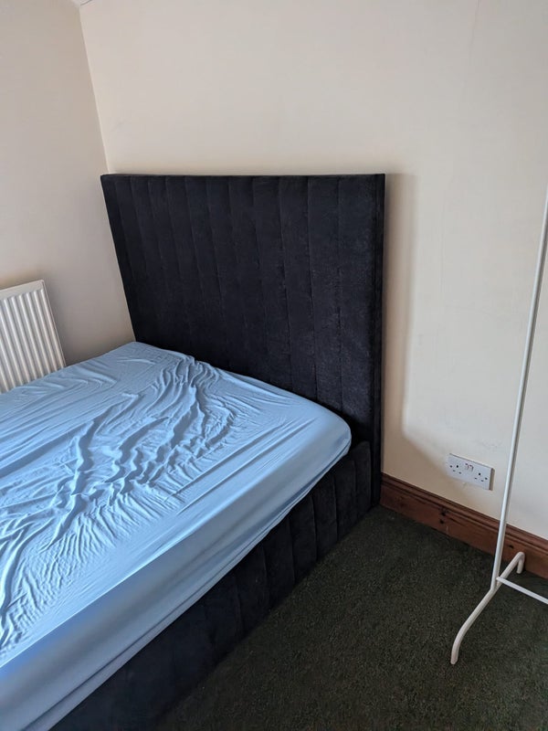 Room Bertram Street in Cardiff