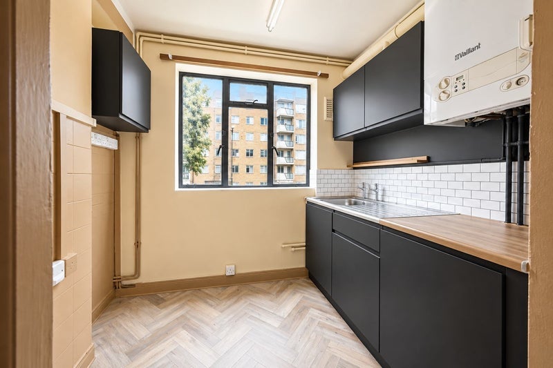 Room Headlam Road in Greater London