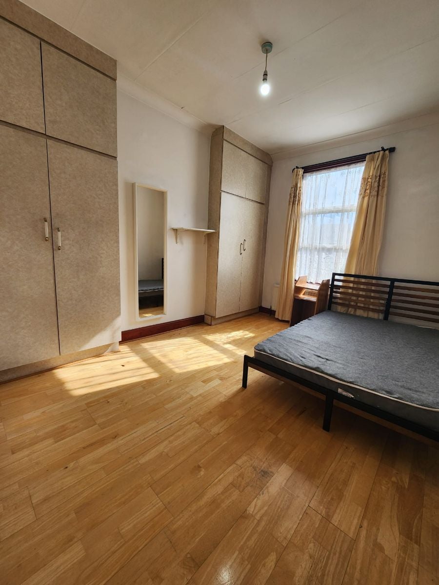 Room Brent View Road in Greater London