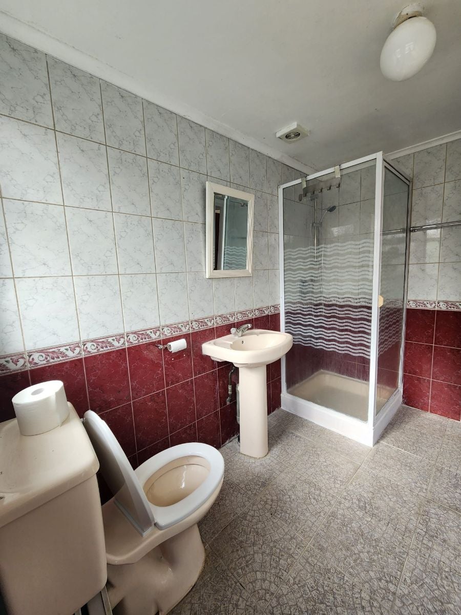 Room Brent View Road in Greater London