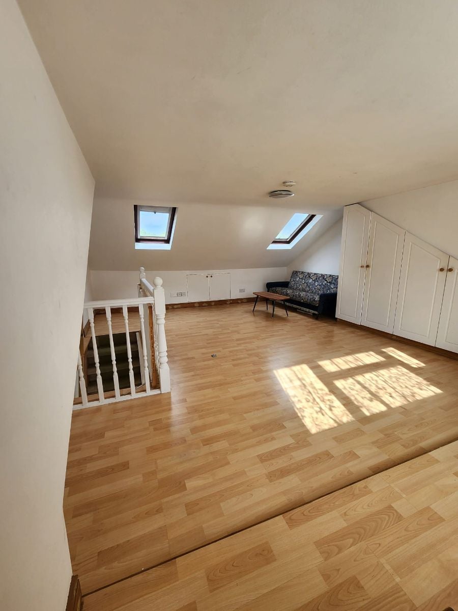 Room Brent View Road in Greater London