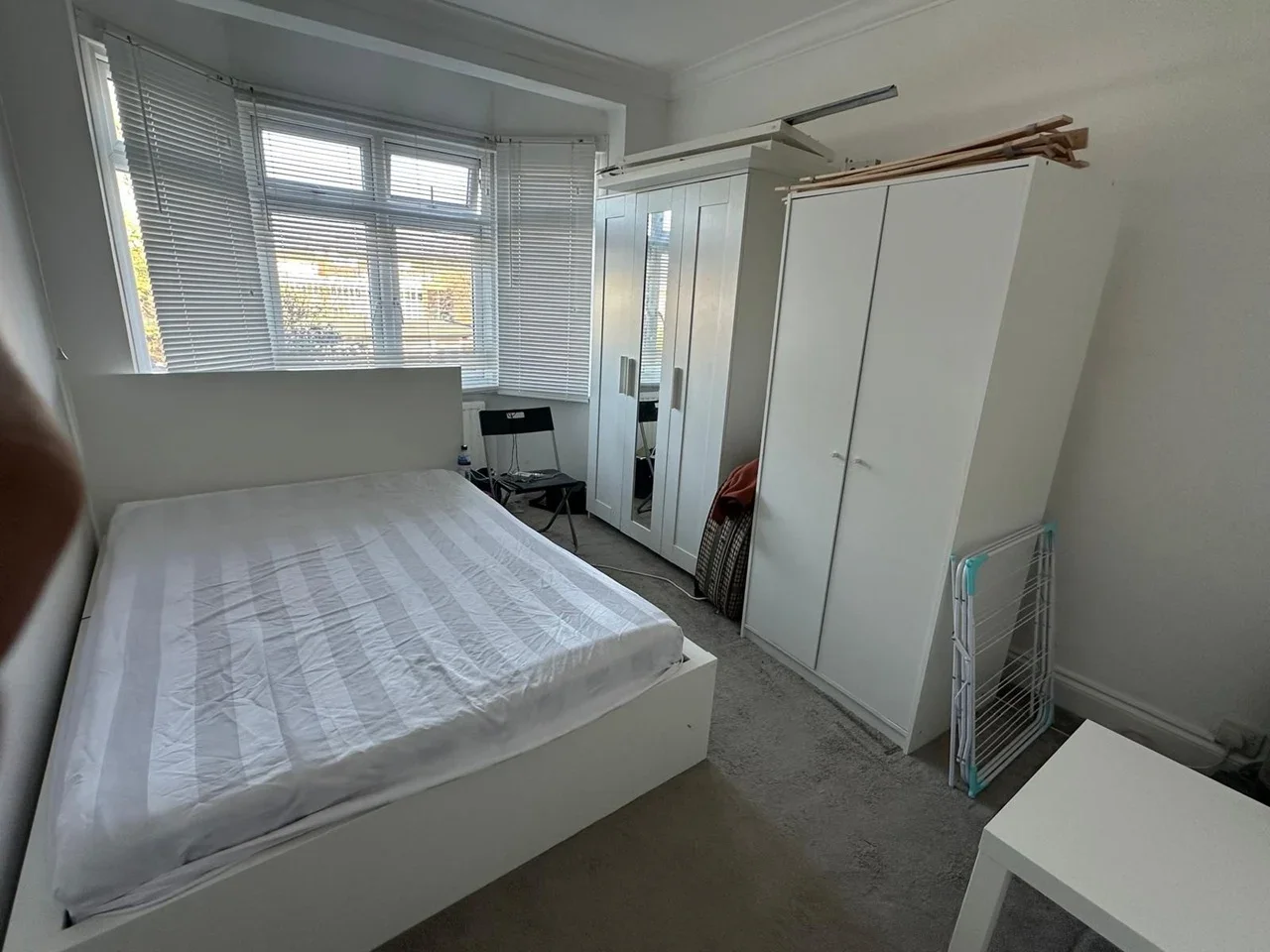 Room Clayhall Avenue in Greater London