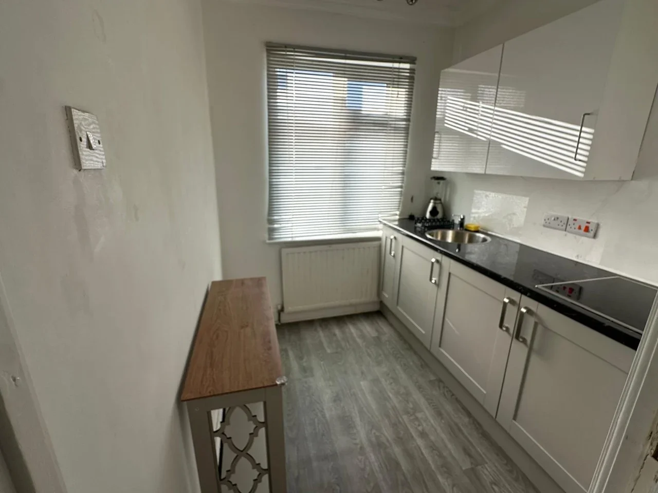 Room Clayhall Avenue in Greater London