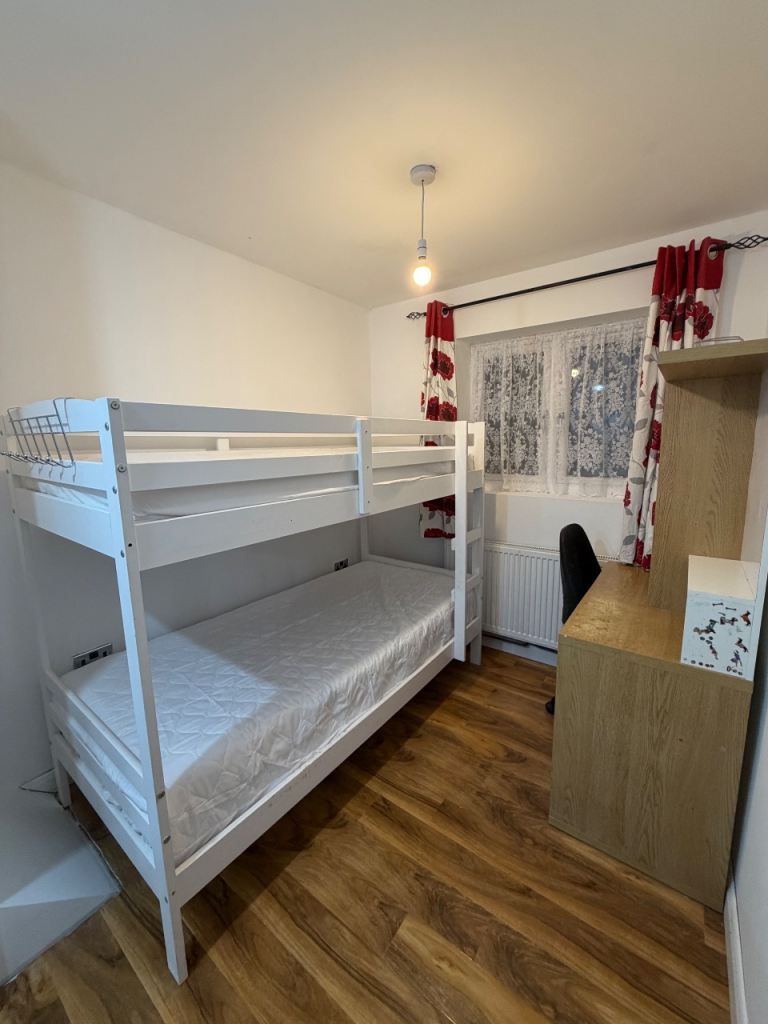 House Leafield Rise in Milton Keynes
