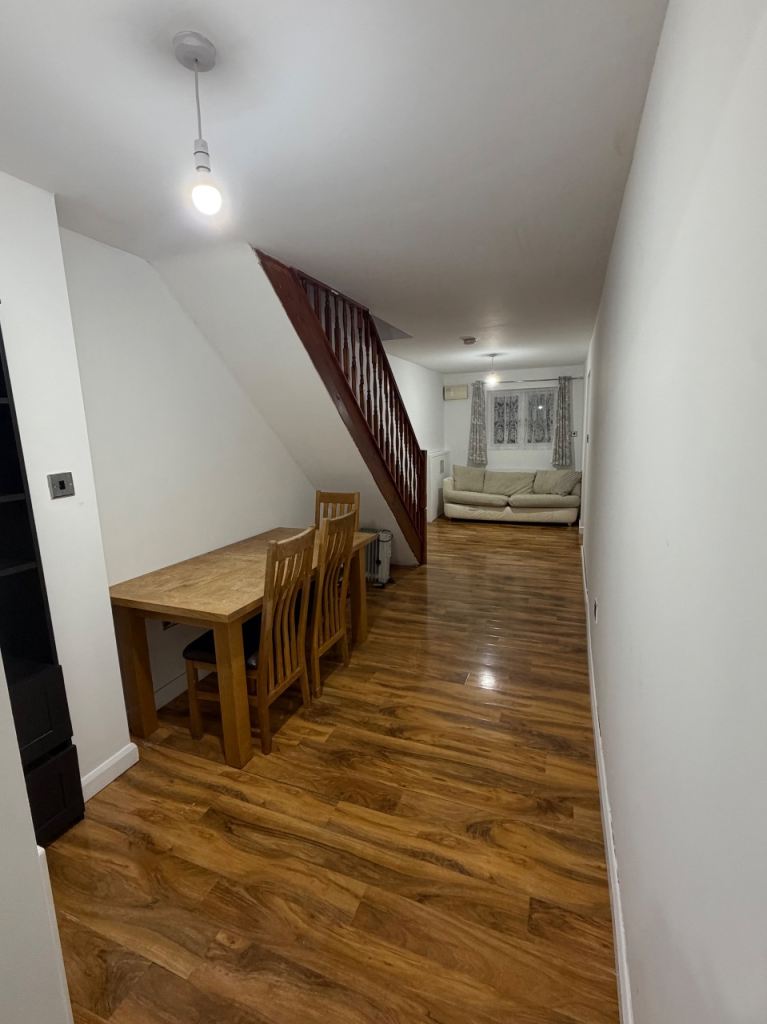 House Leafield Rise in Milton Keynes